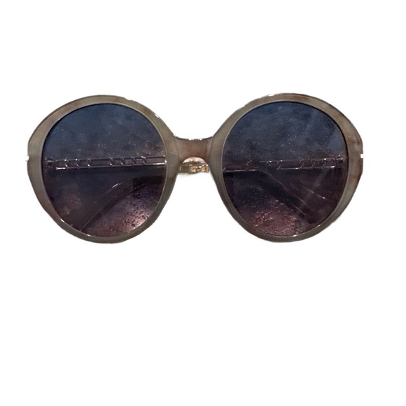 ROUND FRAME OVERSIZED SUNGLASSES WITH GOLD ON ARMS OF GLASSES 
0112 - Picture 4 of 6